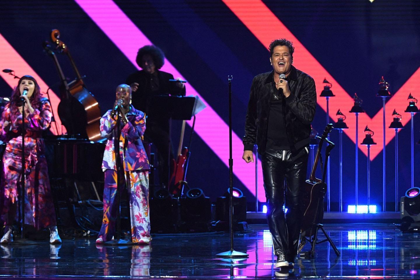 CARLOS VIVES CELEBRATES 30th CAREER ANNIVERSARY WITH STANDING OVATION